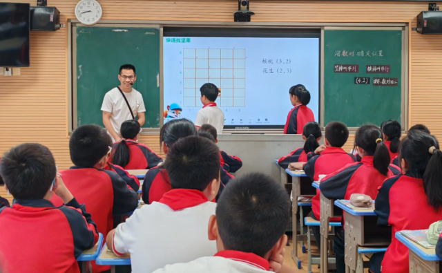 真正意义上可以全天候陪同学生的以相似教师的人物了解学生 真正意义上可以全天候陪同学生的以相似教师的人物了解学生